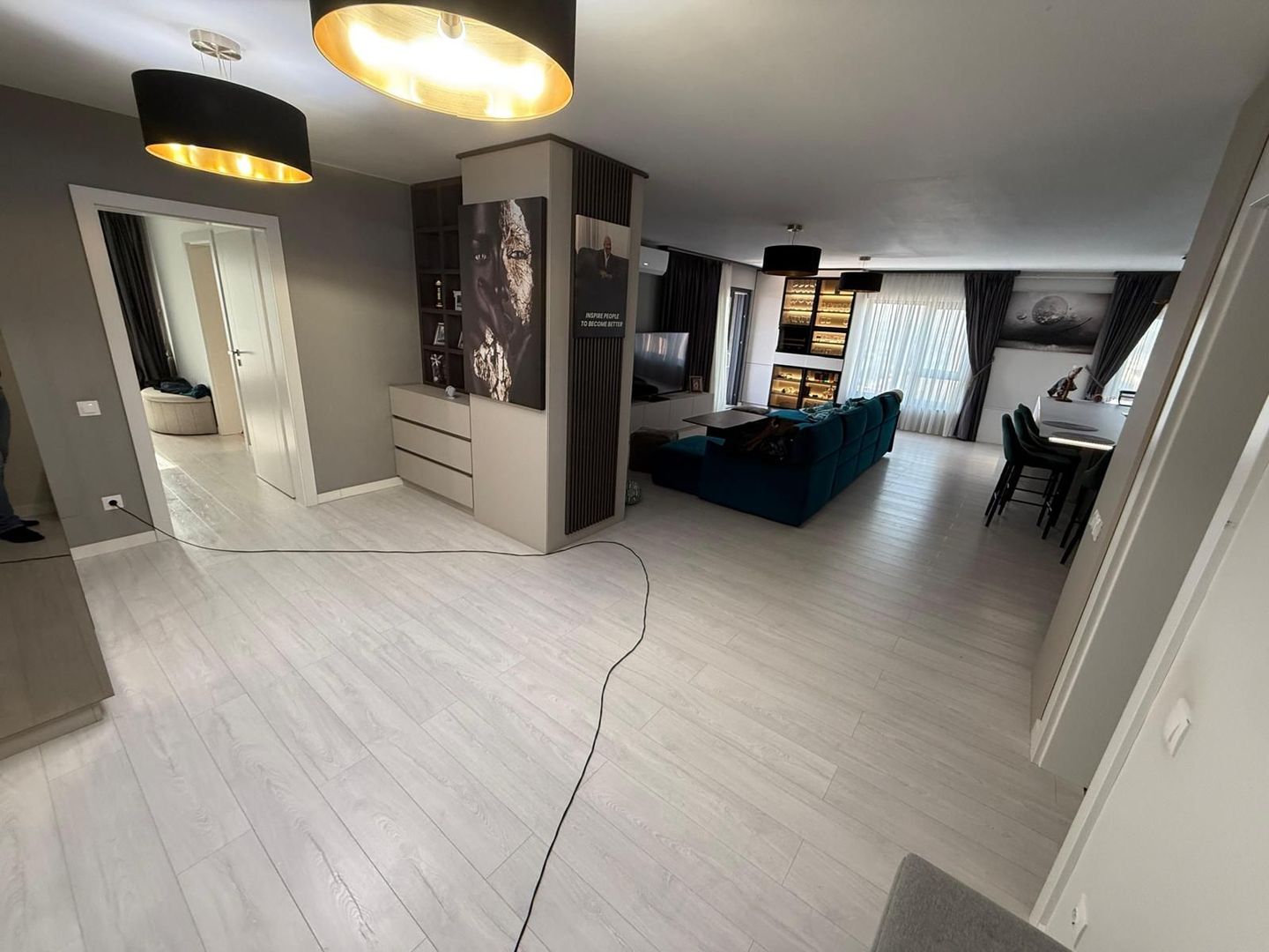 Apartament bloc NOU,4 camere,3 bai,2 terase,parcare privată - Poză 1
