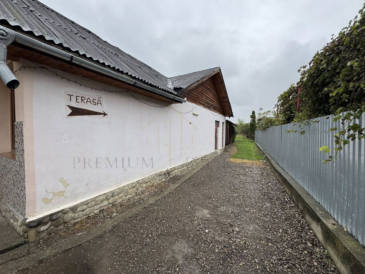 Casa + Spațiu comercial de vânzare în Onesti - Poză 19