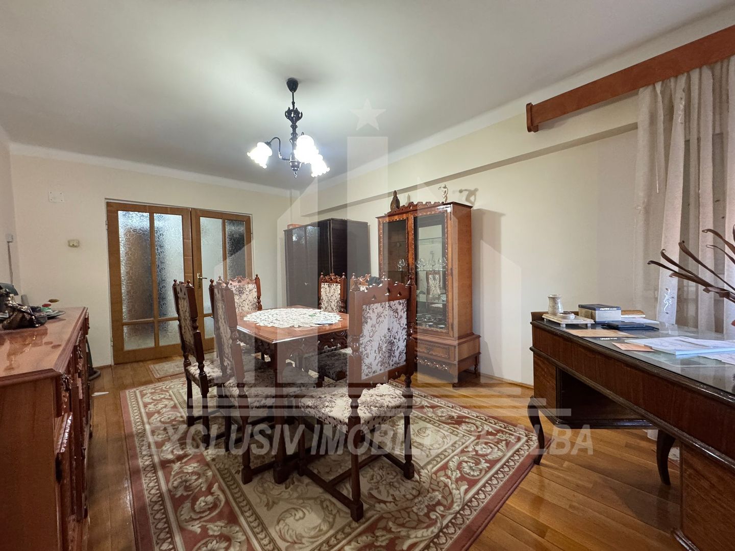 Apartament cu 3 camere decomandate, etaj 2, Centru - Poză 1