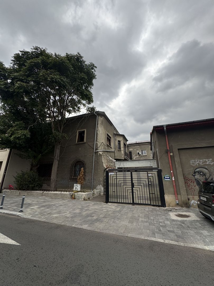 Casa-Curte proprie | Plantelor | - Poză 1