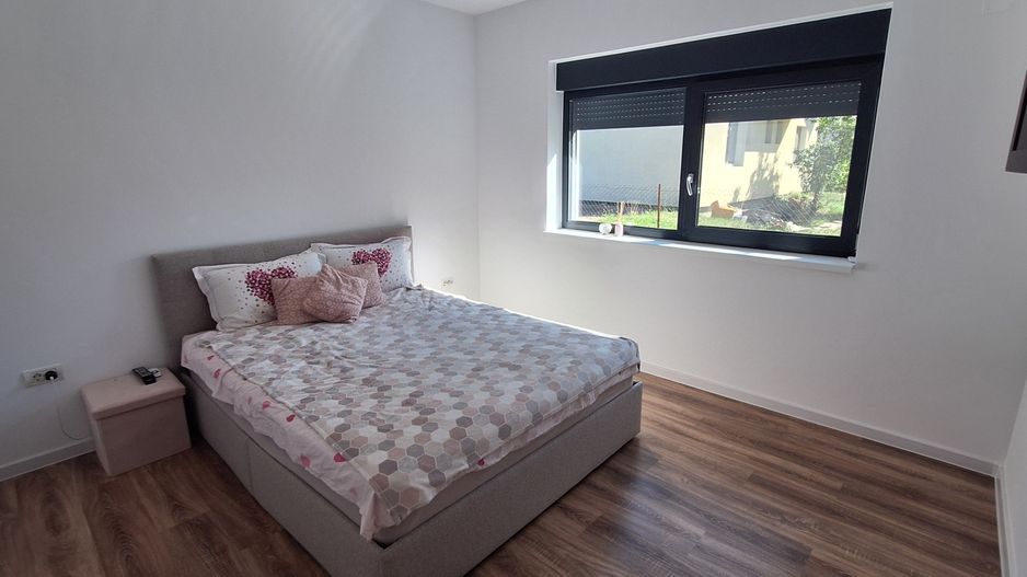 Casa individuala parter cu garaj - Dumbravita - Poză 15