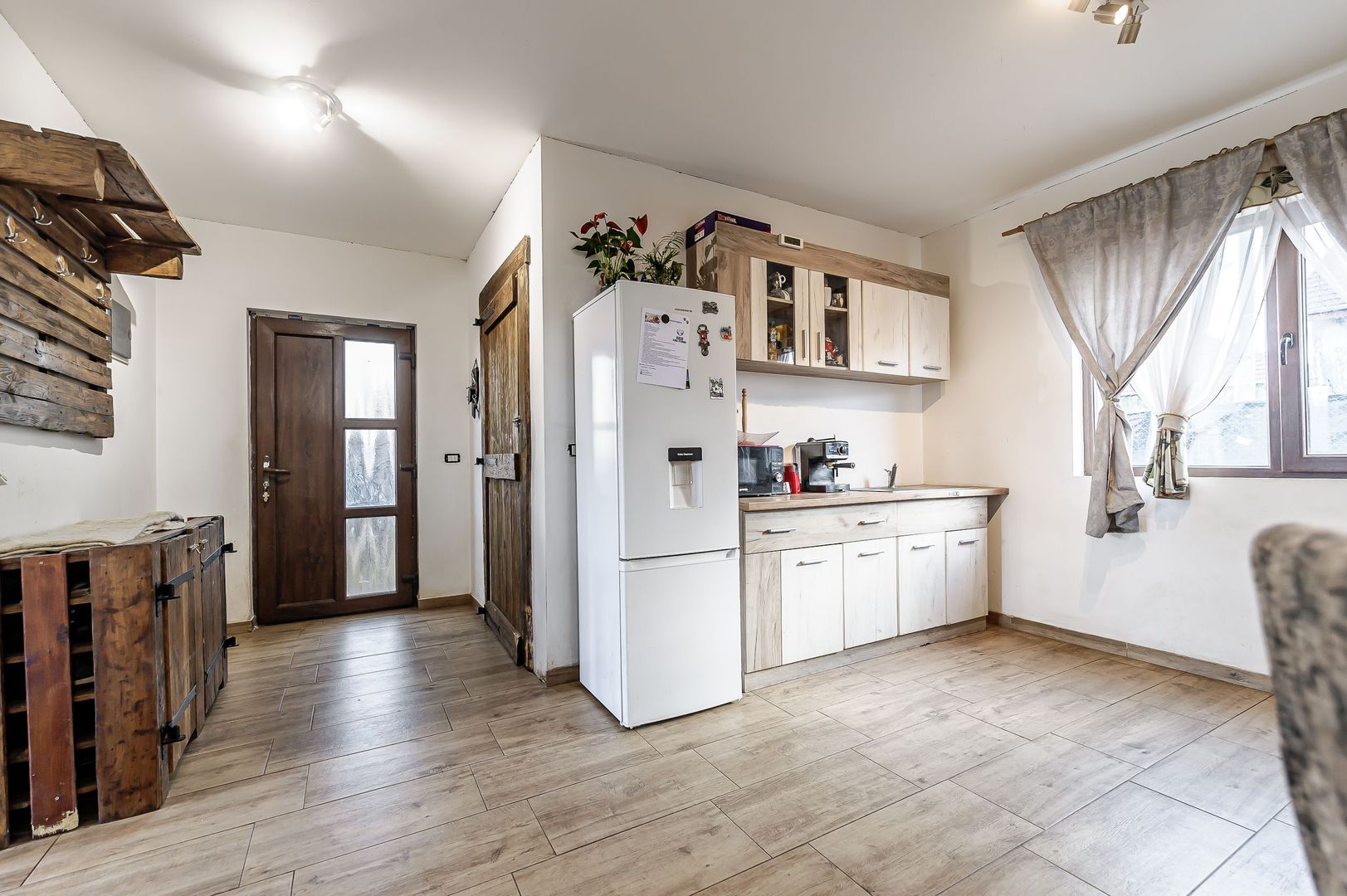 PROPRIETATE VÂNDUTĂ! Casă cochetă lângă pădure, în Zădăreni. - Poză 7