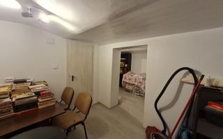 Apartament 2 camere,curte comuna/4 proprietari - Poză 8