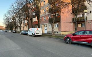 Vand apartament 3 camere - Poză 1