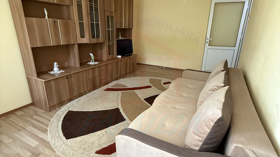 🏛️ De închiriat 2 camere, Micro 20, 350 euro/luna - Poză 1