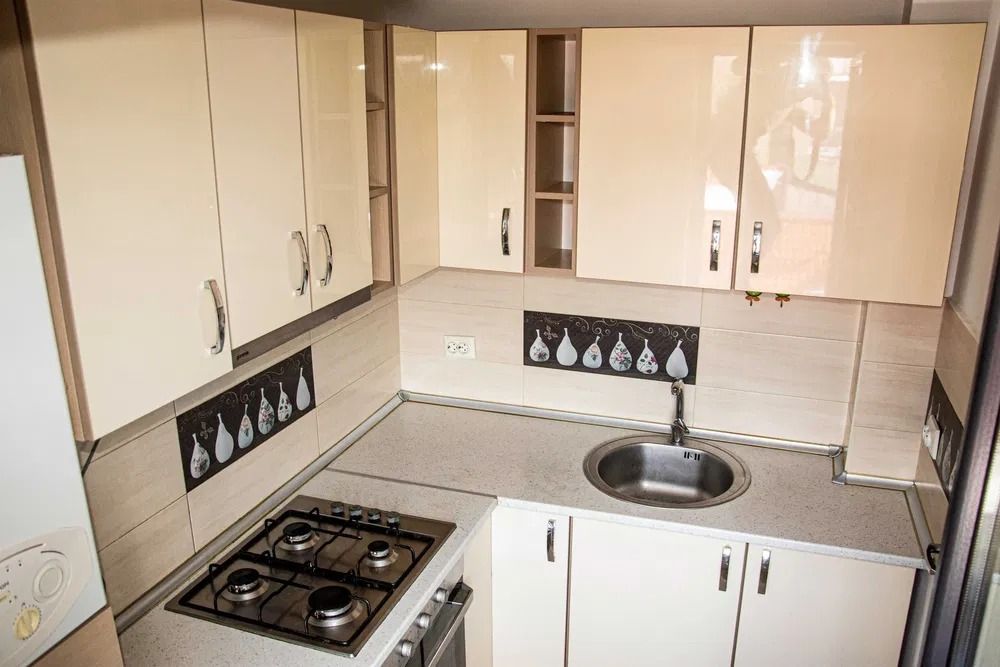 GARSONIERA GORJULUI, BLOC NOU, CENTRALA, BUCATARIE INCHISA, METROU - Poză 3
