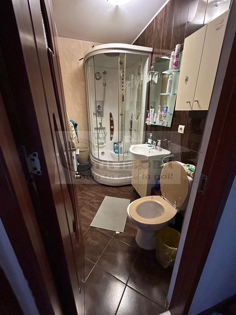 Ap 4 camere decomandat 2 bai 79mp Nicolina-Frumoasa 145,000 € - Poză 5