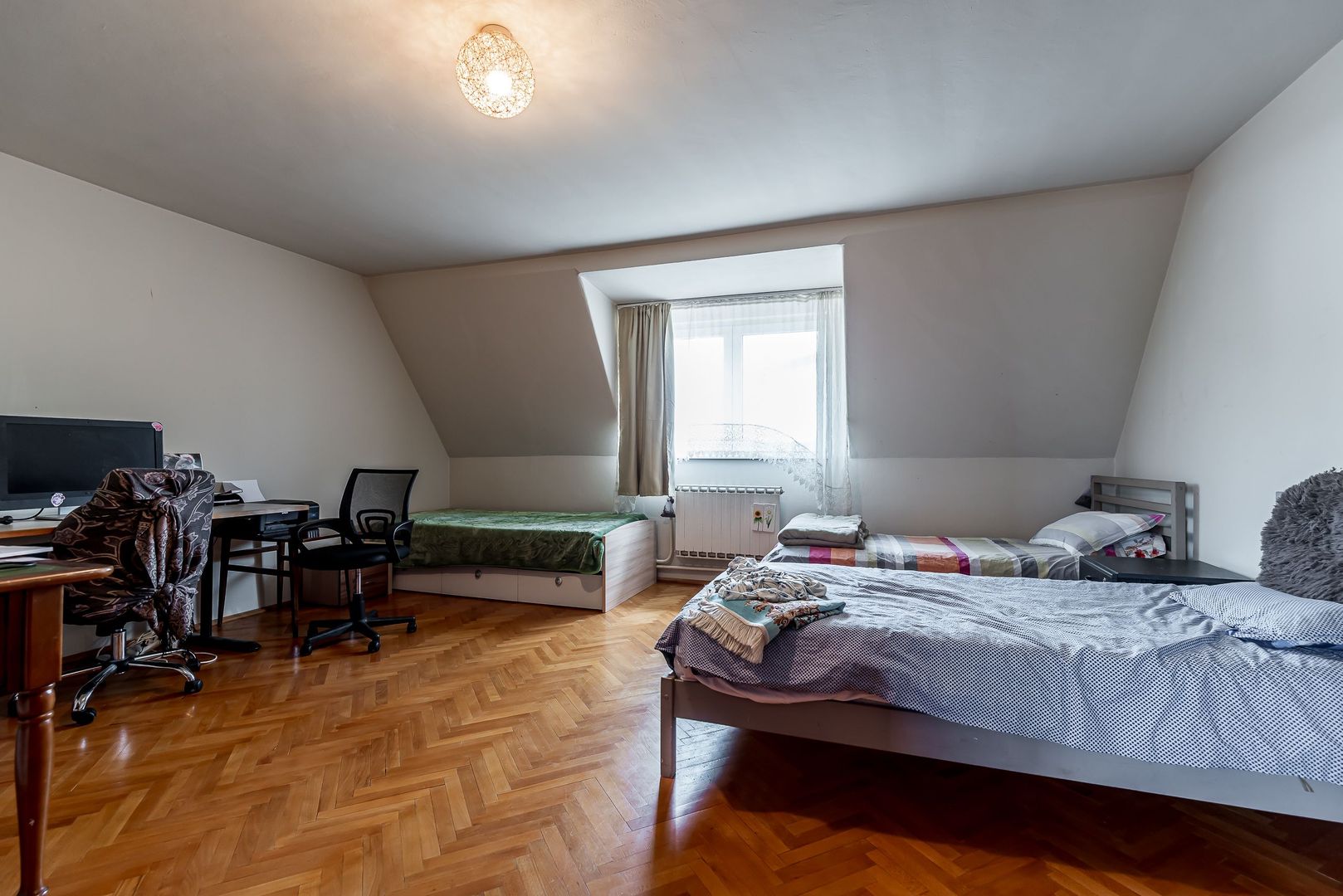 Casa Solida cu Mansarda in Zona Excelenta Parneava - Poză 8