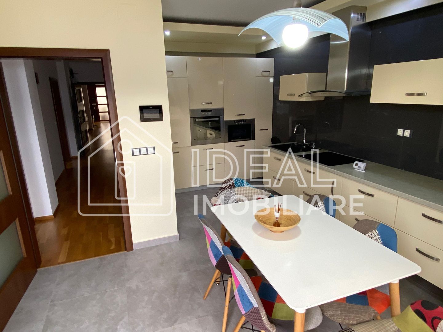 Apartament la Vila cu 5 camere si curte amenajata, in Valea Aurie - Poză 9