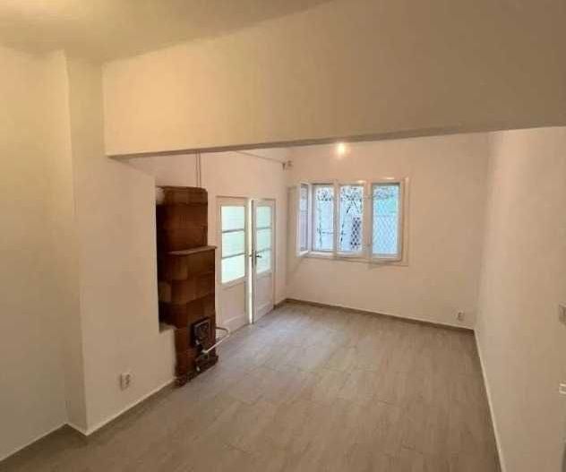 Casa cu garaj, individuala, langa metrou, intersectia Piata Muncii - Poză 8