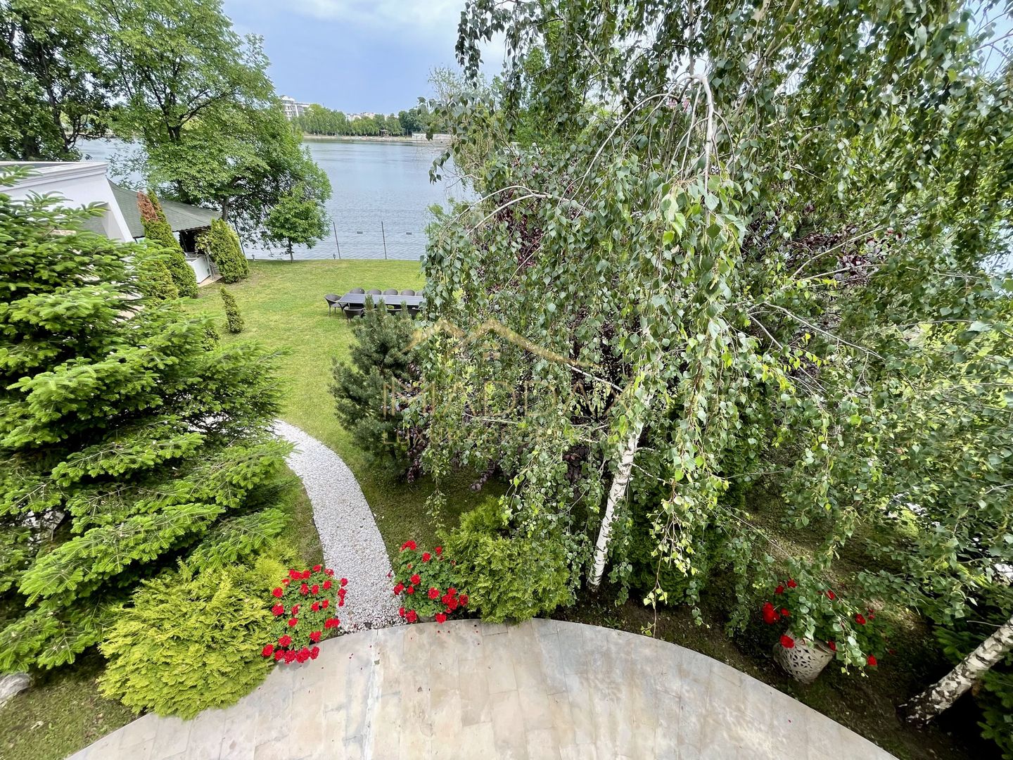 Impressive Villa *1500 SQM usable* 2613 SQM land / Open to the lake - Poză 62
