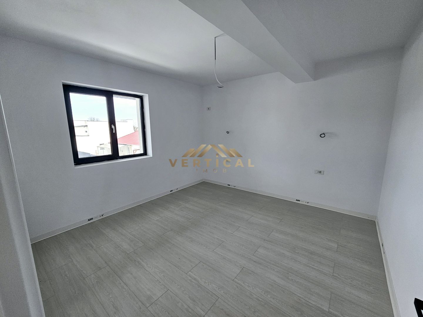 Vila 4 camere in centrul comunei Berceni - Poză 9