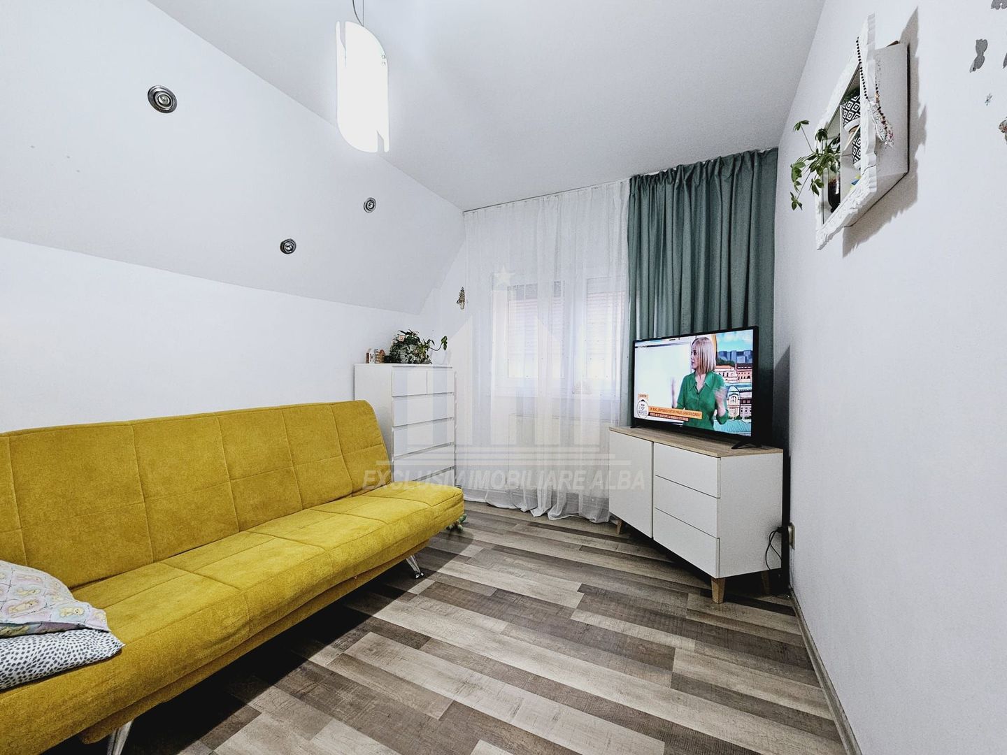 Apartament cu 3 camere de vanzare, Ampoi 1 - Poză 3