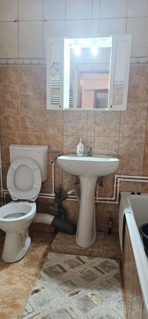De inchiriat apartament cu 2 camere, etaj 4/4 Piata Centrala, 360 euro - Poză 2