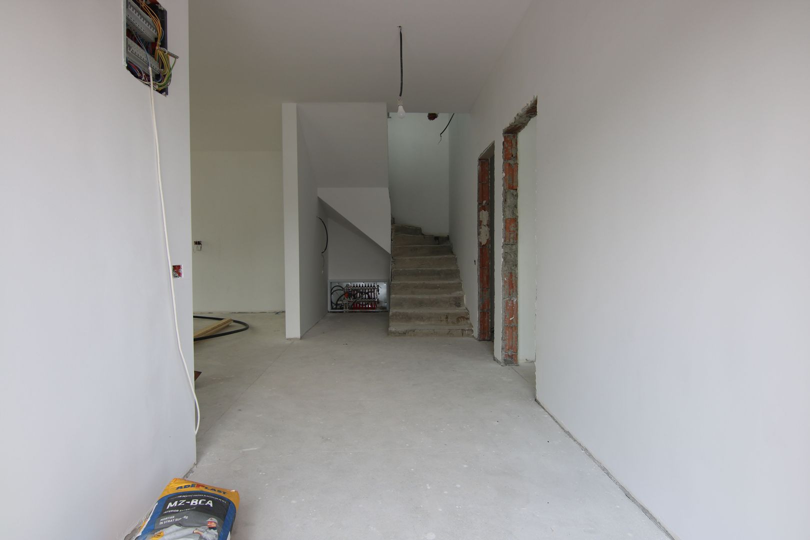 Vilă-Otopeni, 4 camere, 3 bai, 2 locuri de parcare, finisata la gri, COMISION 0% - Poză 9