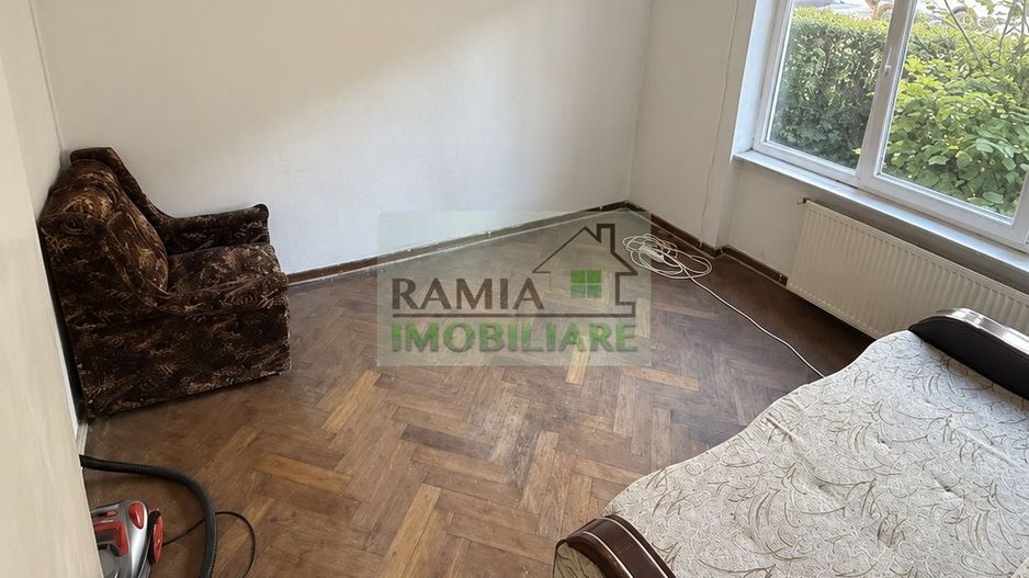 Apartament 3 camere Tractorul, ideal pentru renovare și personalizare - Poză 2