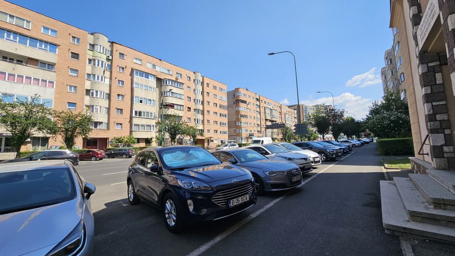 Centrul Civic ,str Toamnei apartament 3 camere cf I dec - Poză 1