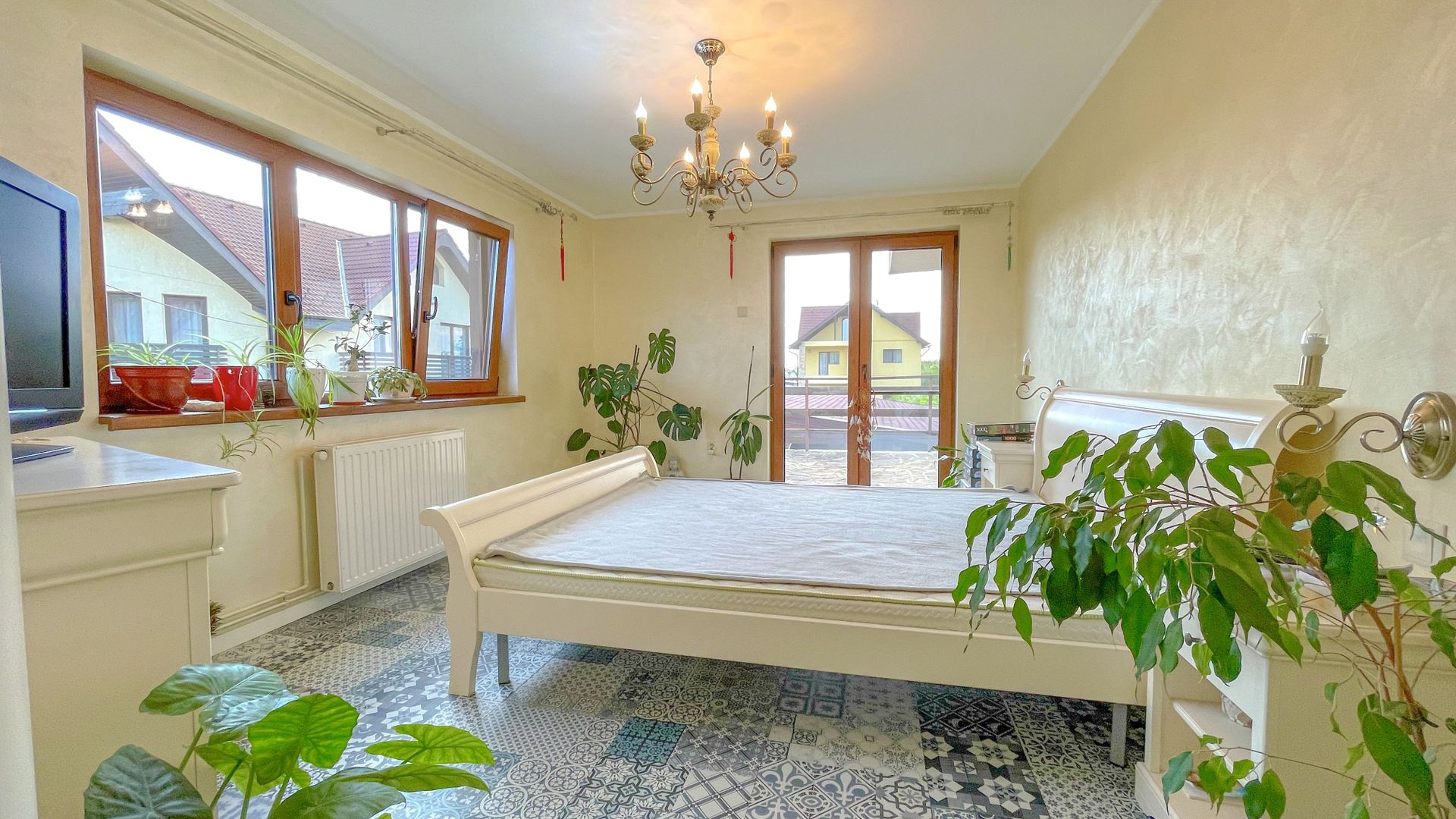 Sanpetru, zona centrala, casa cu 4 camere , pret 175000 euro - Poză 10