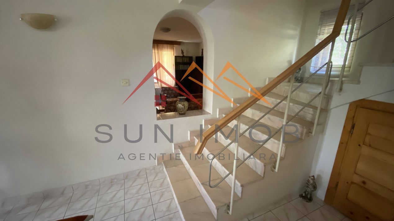 Vila de vanzare, teren 3100 mp, 7 camere, 6 grupuri sanitare, 3 CT, an 1997 - Poză 16