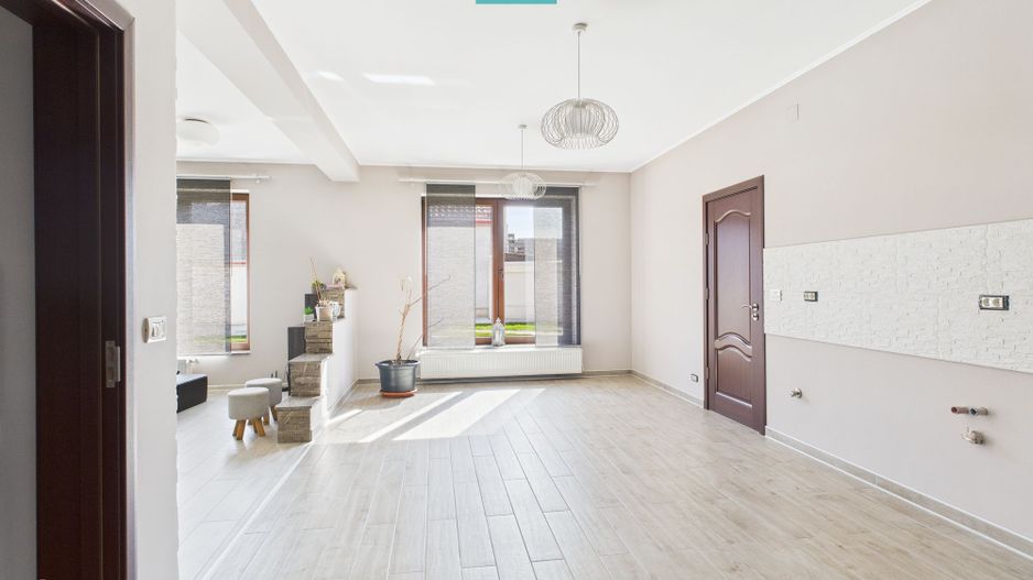 Casă modernă cu 2 corpuri, 5 camere în Pecica - Poză 19