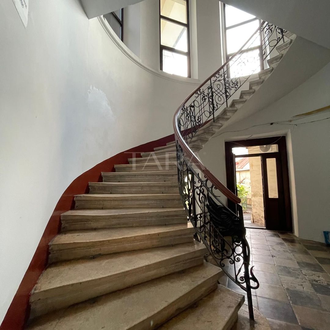 EXCLUSIVITATE. Apartament interbelic. Confort și eleganță. UMF - Poză 2