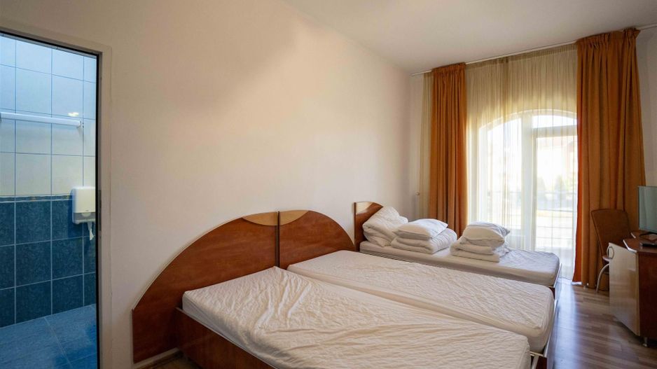 Pensiune turistica P+2E 17 camere Baile felix - Poză 13