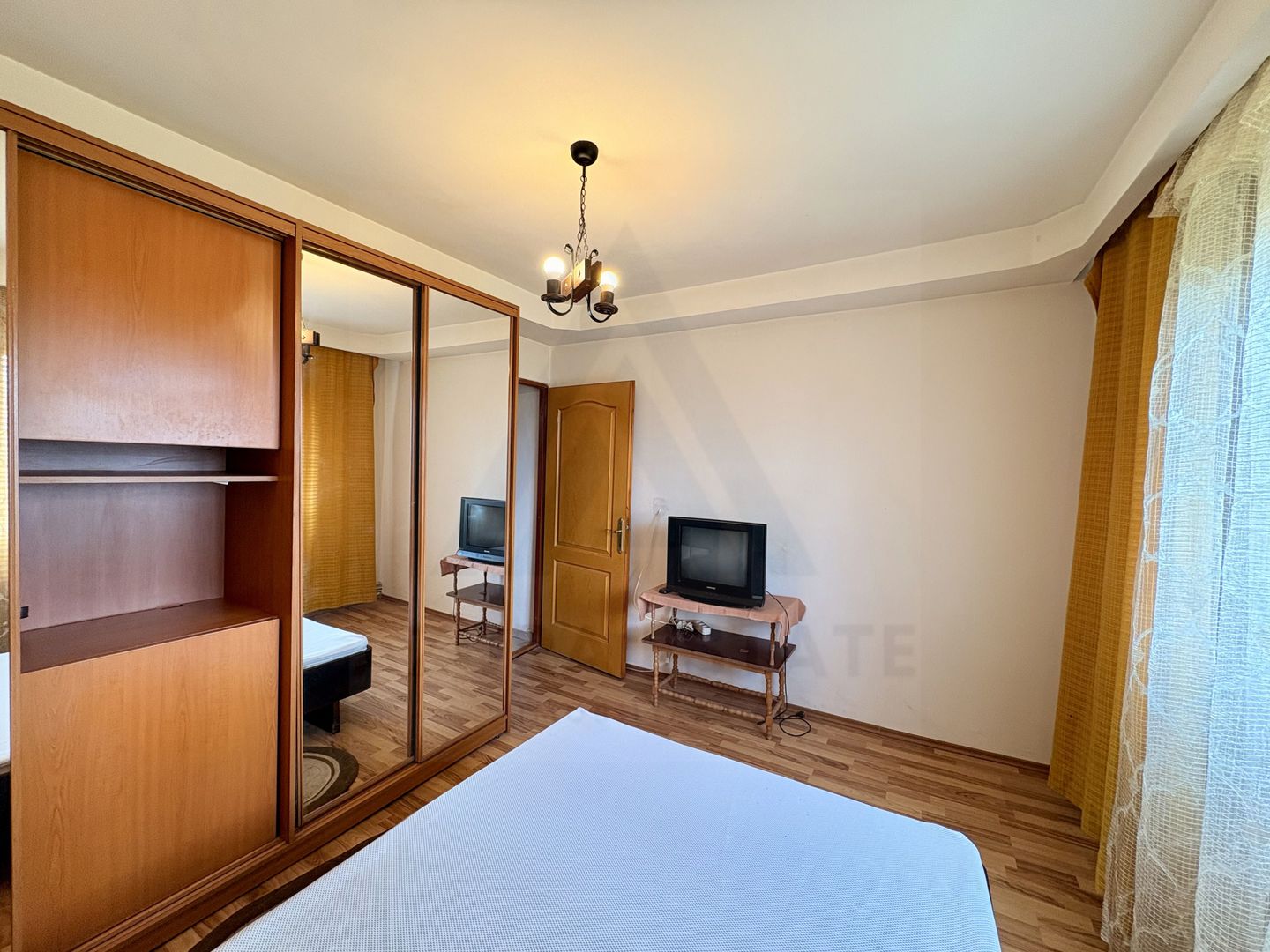 Apartament 2 camere decomandat cu balcon și pivniță în Vasile Aaron - Poză 12