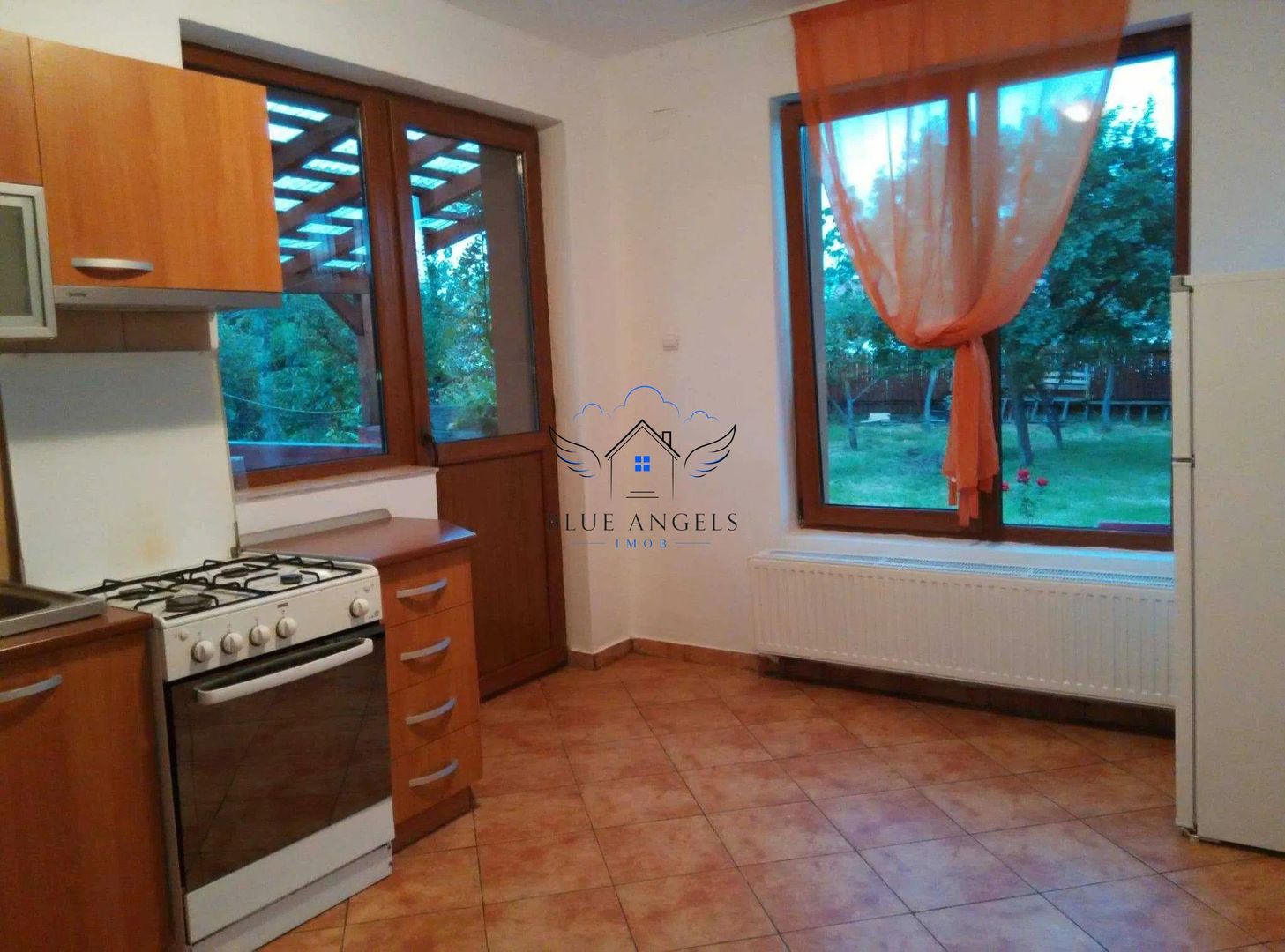 Casa cu 4 camere Pet frendly - zona Aleea 10 - Harman - Poză 2