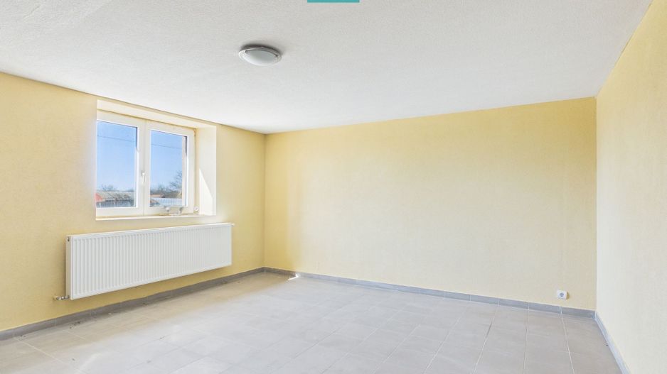 Casă cu 8 camere pentru investiții în Maciova CS - Poză 16