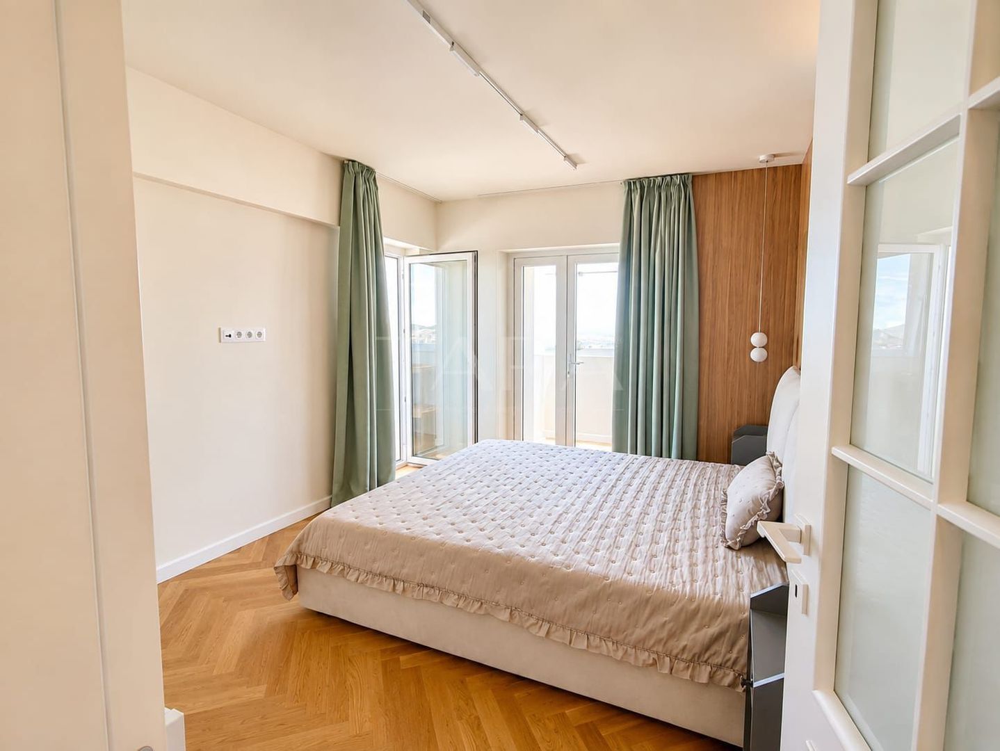 Prima închiriere! Apartament 3 camere, view spectaculos, Zorilor. - Poză 13