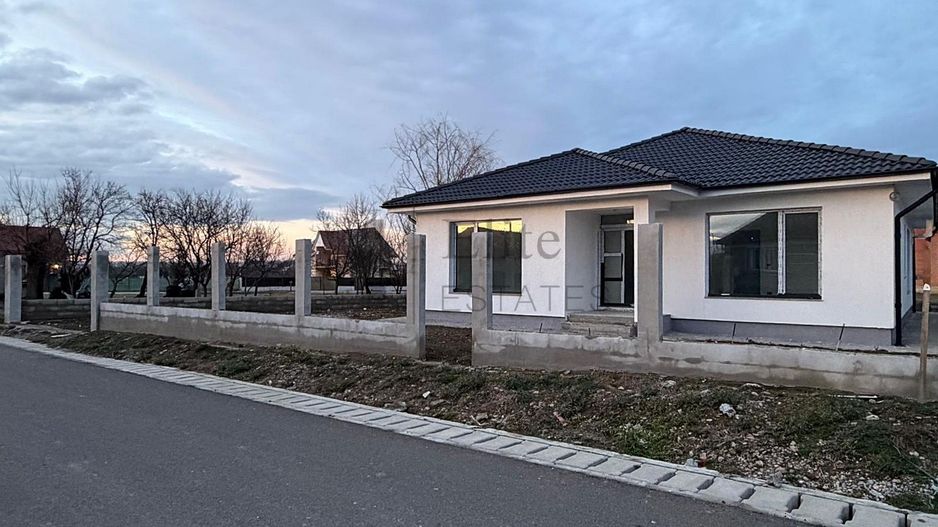 Casa noua cu 4 camere la 6 km de Oradea - Poză 1