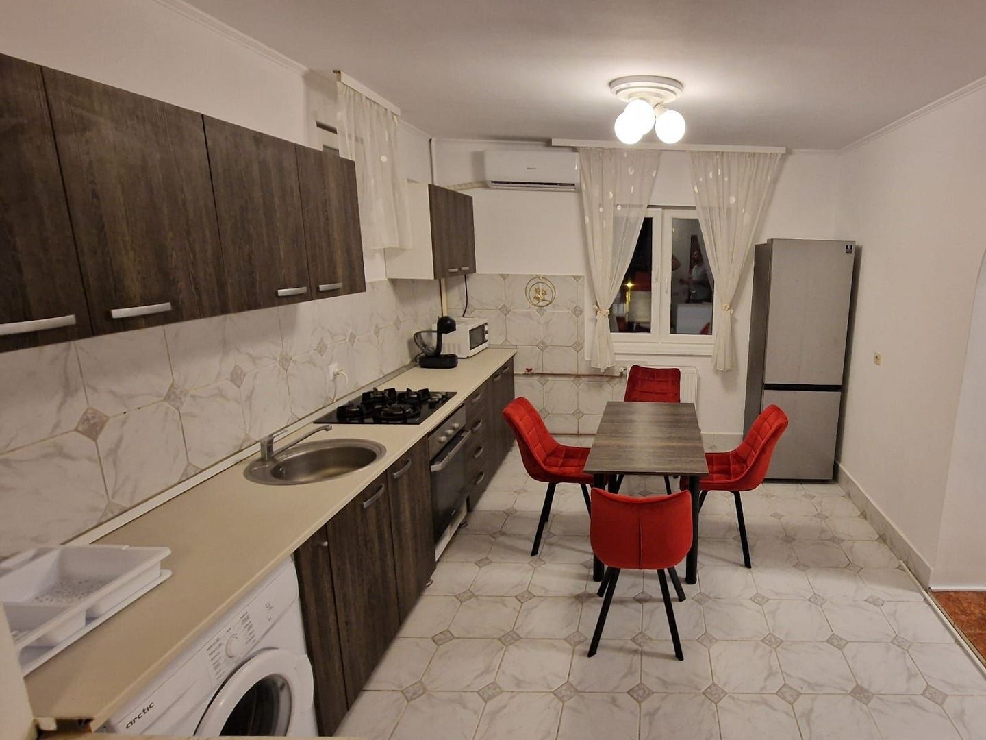 Ocazie! Ap 2 camere dec, zona RomCom - Spit. Judetean - 69 500 E neg - Poză 2