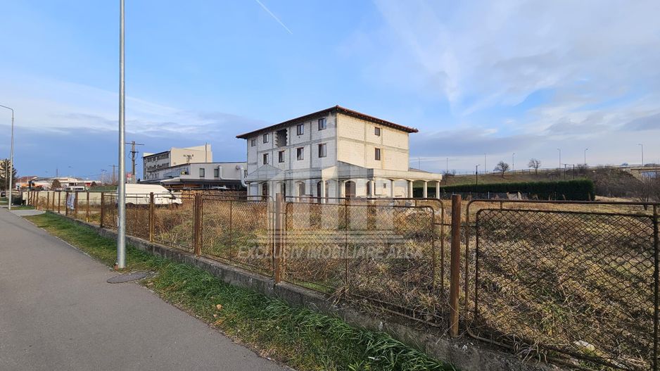 Pensiune cu 19 camere de vanzare, Maieri - Poză 1