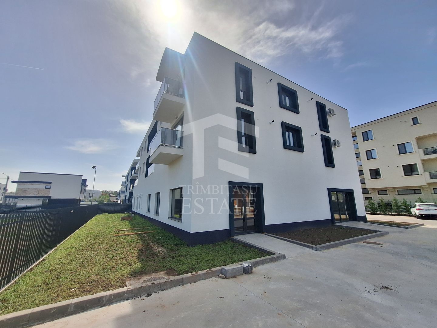 Spatiu Comercial Tunari Otopeni Bloc Nou - Stradal - 275 mp - parcari - Poză 10