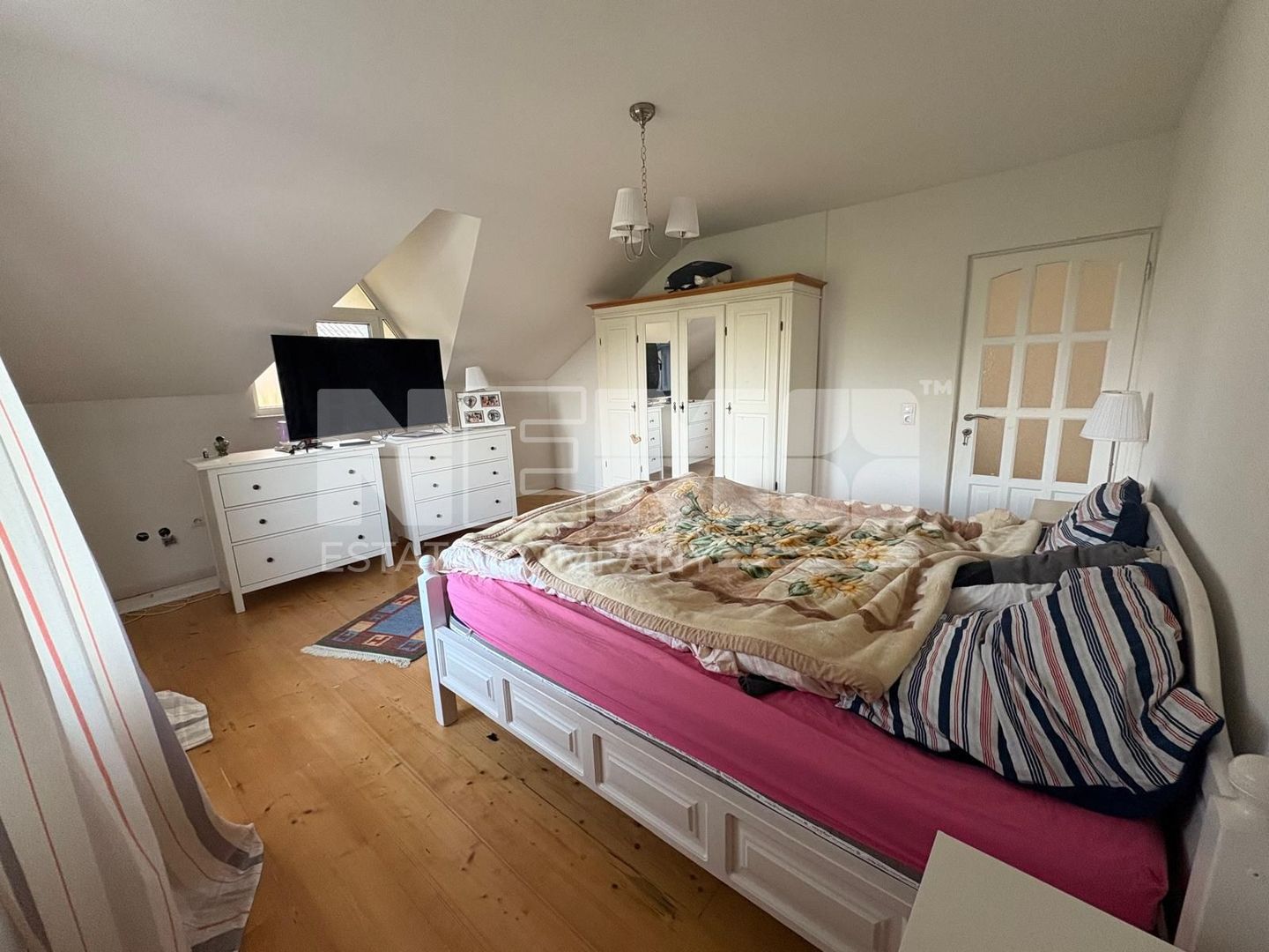 CASĂ TIP DUPLEX | ÎNTR-O ZONĂ LINIȘTITĂ | 6 CAMERE | RĂDĂUȚI - Poză 2