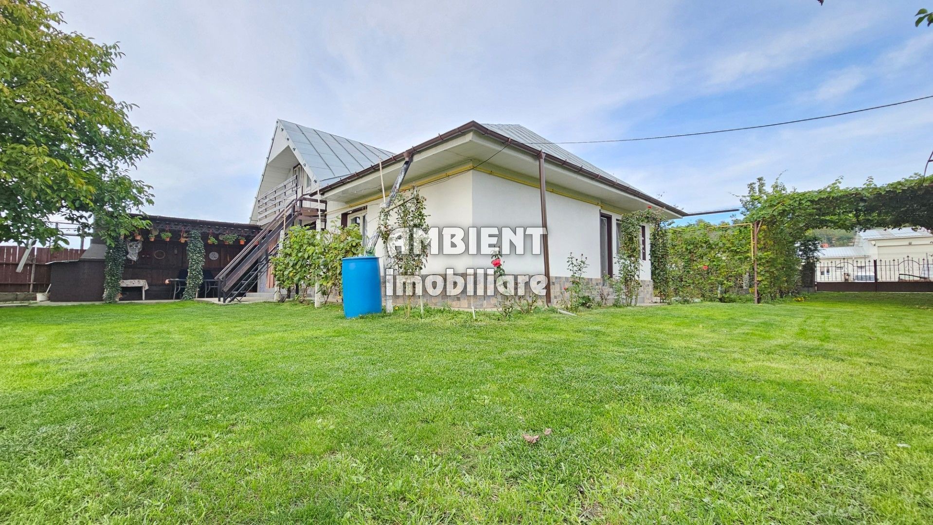 CASA individuală,  teren 2.500 mp, zona Muntenii de Jos; - Poză 2