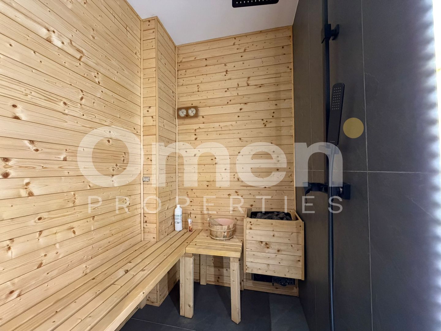Penthouse ultrafinisat pe 2 niveluri | sauna |  parcare | zona centrala - Poză 15