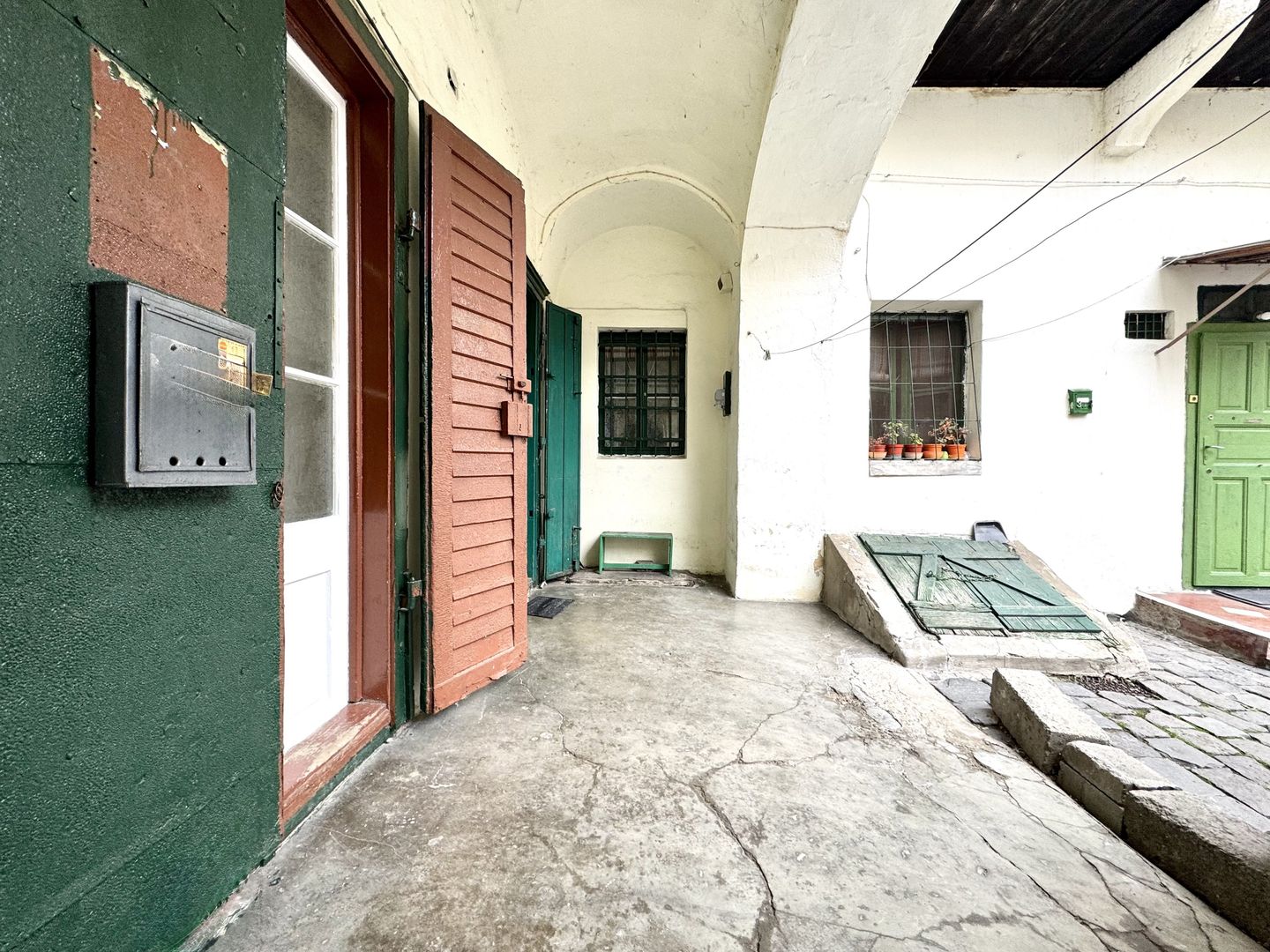 Birou renovat situat in Piata Unirii - Tribunal - Poză 9