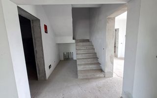 Casă tip vilă cu teren 2426 mp în Matca – oportunitate la 115.000 € - Poză 5
