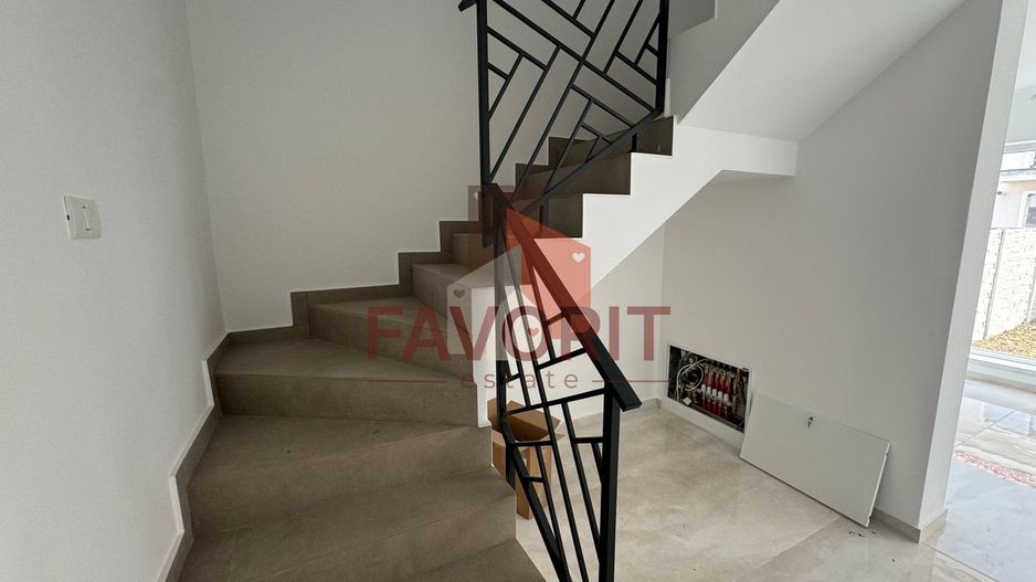 Finisaje la alegere. Vatra veche a satului. La asfalt - Poză 5