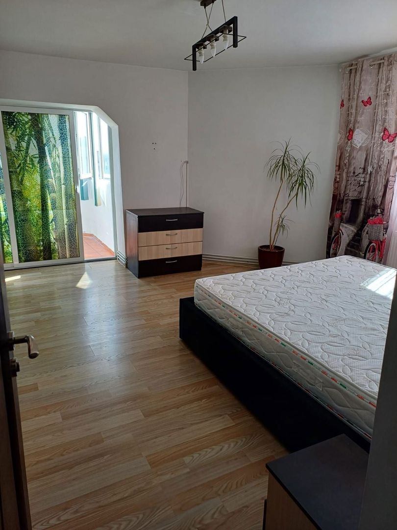 Apartament 3 camere – Zona Big (Bratiănu) – Mobilat, Utilat, Loc parcare - Poză 3