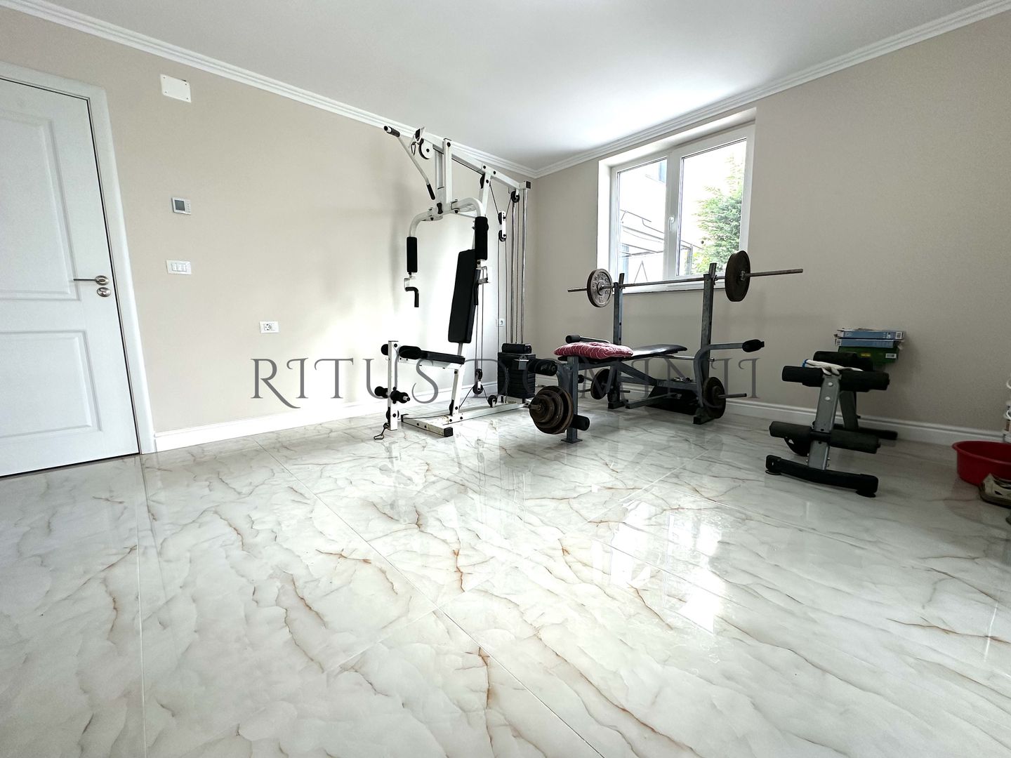 Vilă Spectaculoasă cu Piscină Privată, Dealuri Oradea, 460mp - Poză 12