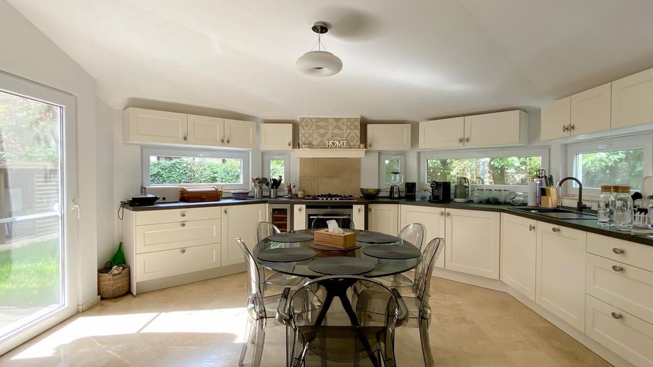 VILA | EROU IANCU NICOLAE | MOBILATA SI UTILATA - Poză 4