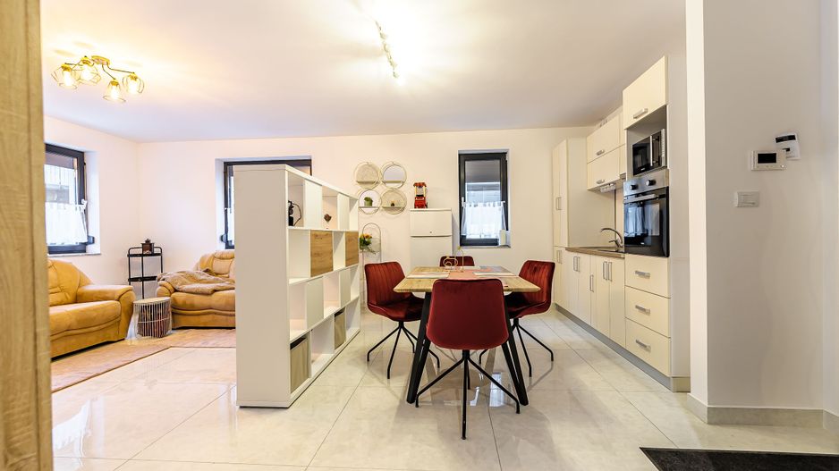 Apartament ultracentral în bloc nou, 2 camere cu terasa proprie - Poză 4