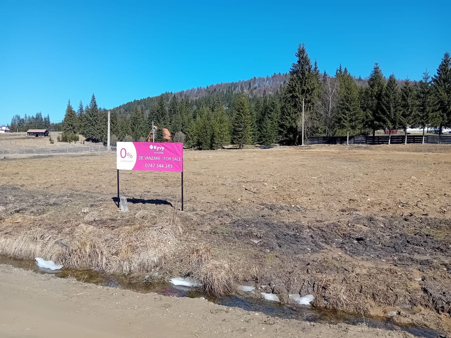 Teren intravilan, 750 mp în loc.Comandău, jud.Covasna. - Poză 1