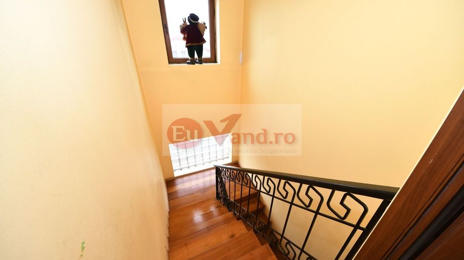 Vila spatioasa, pretabil pentru locuit/clinica, zona Micro 17 – Galati - Poză 16