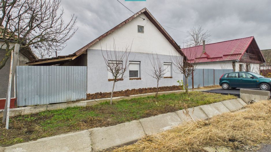 Casă cu 4 camere în Chișineu Criș - Poză 2