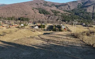 Teren intravilan la baza pădurii Valea Doftanei sat Traisteni (poduri) - Poză 15