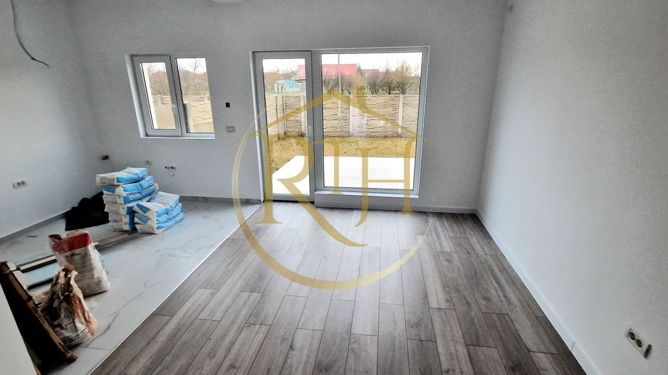 Duplex de vanzare cu 4 camere,2 bai,250 mp teren-Mosnita Veche zona Centrala. - Poză 4