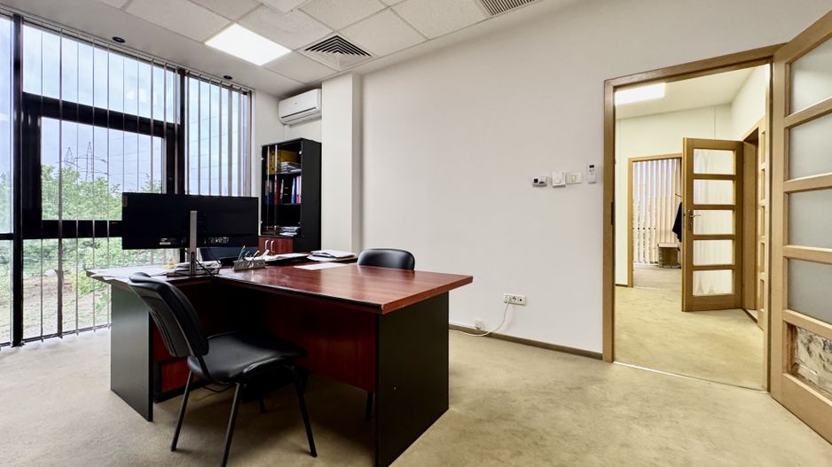 Spațiu pentru birouri langa Funshop Buziașului - Poză 3